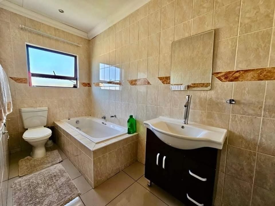 To Let 5 Bedroom Property for Rent in Reyno Ridge Mpumalanga