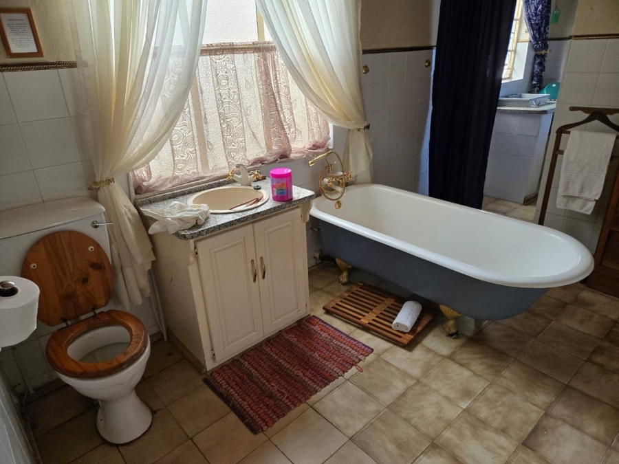 To Let commercial Property for Rent in White River Estates Mpumalanga