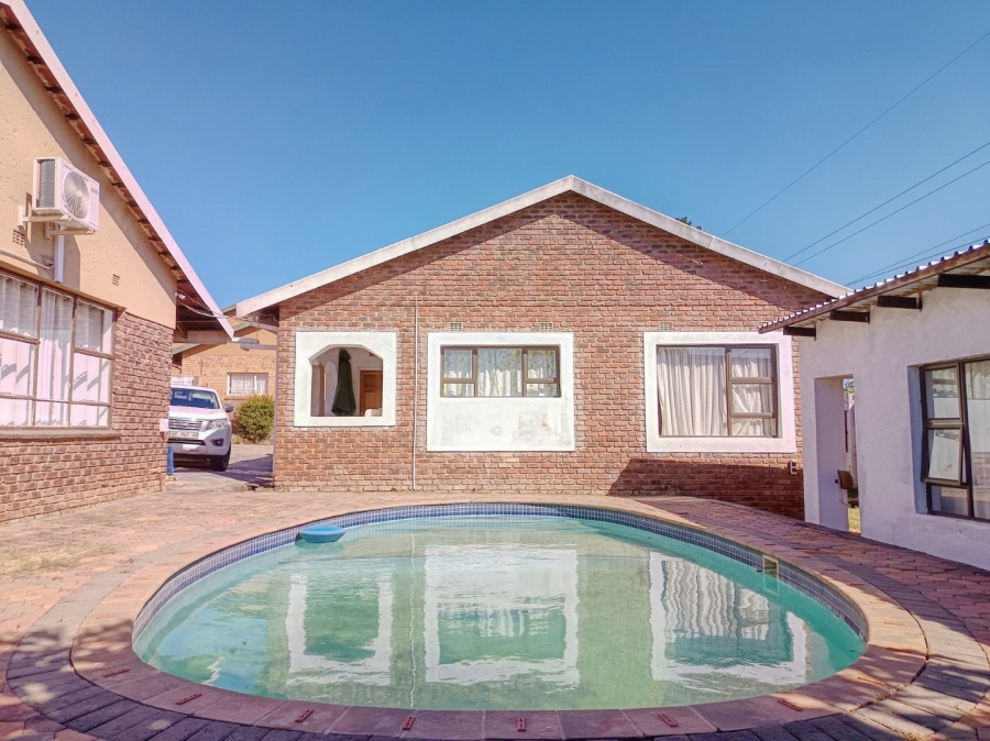 6 Bedroom Property for Sale in White River Ext 18 Mpumalanga