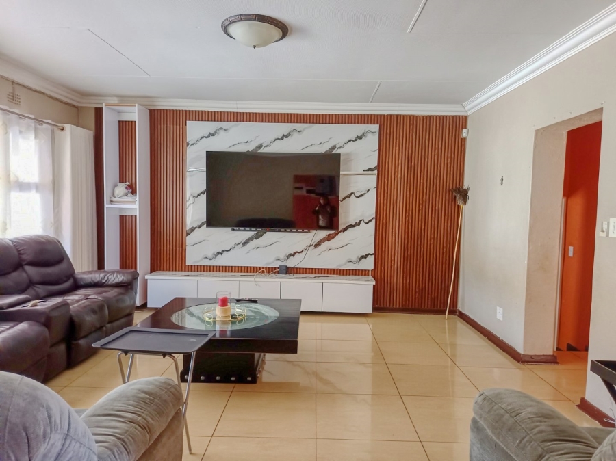 6 Bedroom Property for Sale in White River Ext 18 Mpumalanga