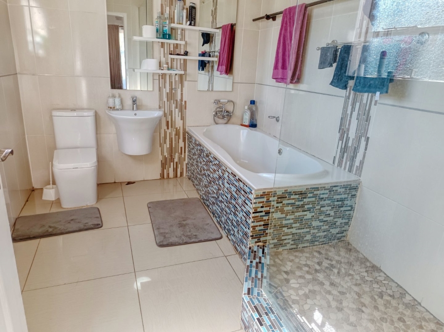 6 Bedroom Property for Sale in White River Ext 18 Mpumalanga