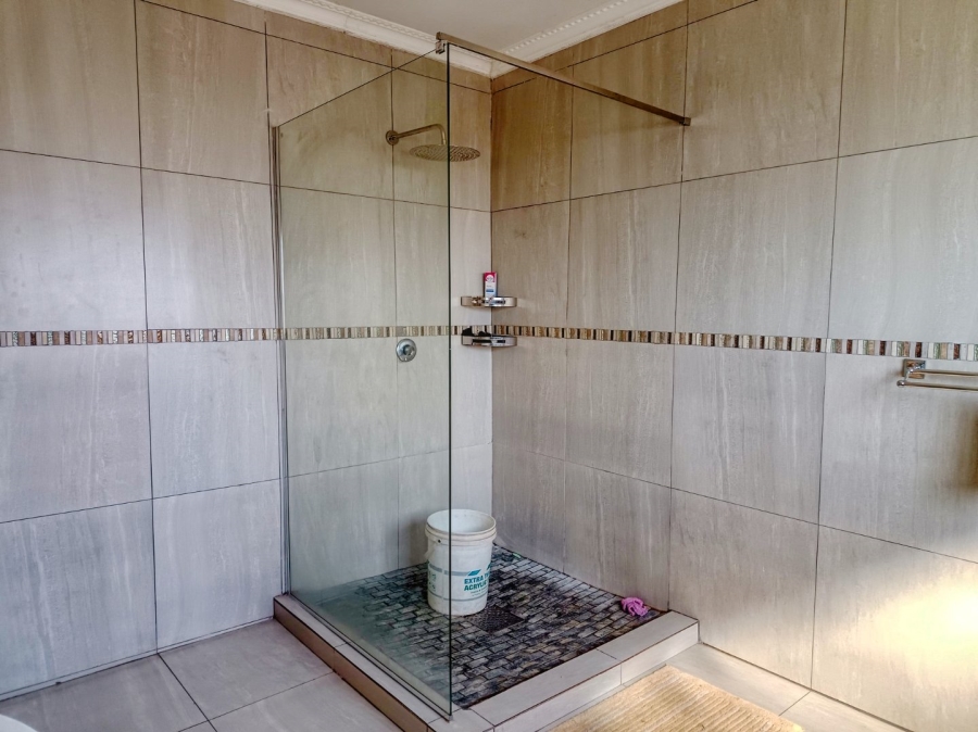 6 Bedroom Property for Sale in White River Ext 18 Mpumalanga