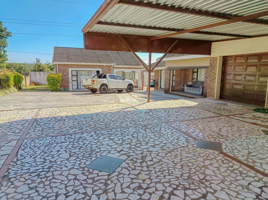 6 Bedroom Property for Sale in White River Ext 18 Mpumalanga
