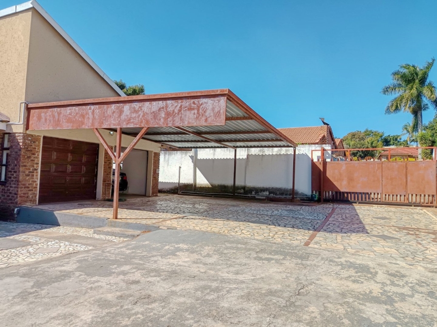 6 Bedroom Property for Sale in White River Ext 18 Mpumalanga