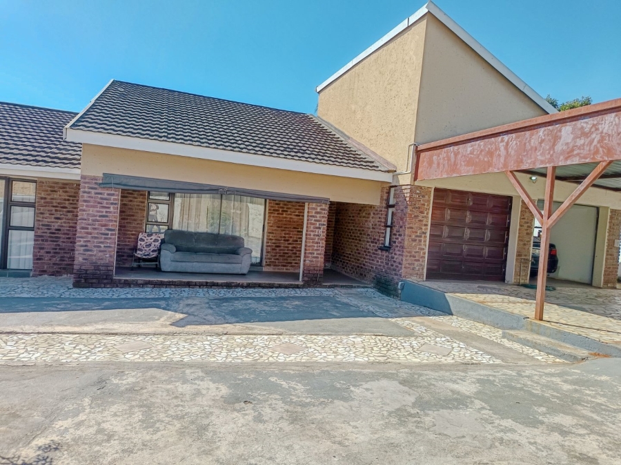 6 Bedroom Property for Sale in White River Ext 18 Mpumalanga