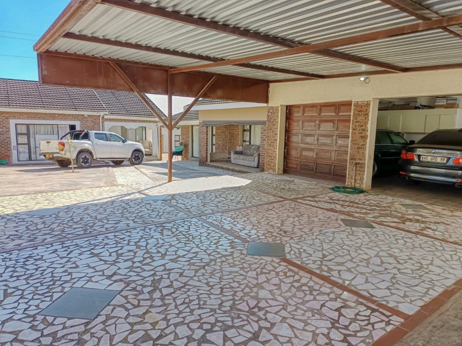 6 Bedroom Property for Sale in White River Ext 18 Mpumalanga