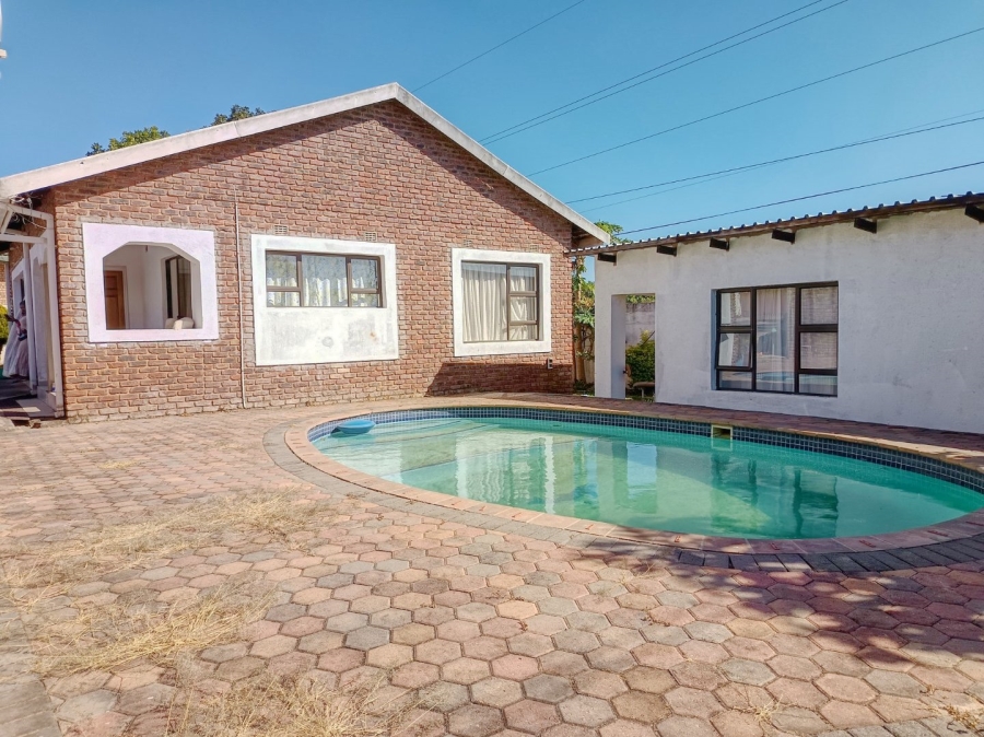 6 Bedroom Property for Sale in White River Ext 18 Mpumalanga