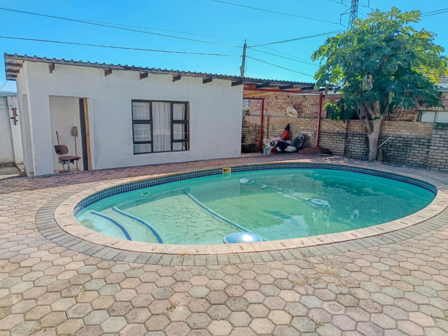 6 Bedroom Property for Sale in White River Ext 18 Mpumalanga