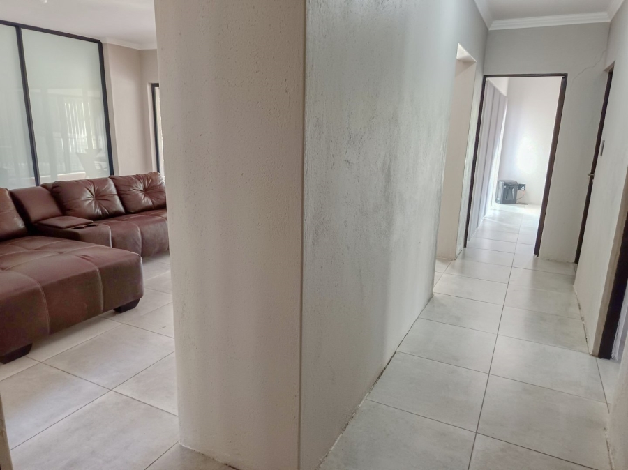 To Let 4 Bedroom Property for Rent in White River Ext 9 Mpumalanga