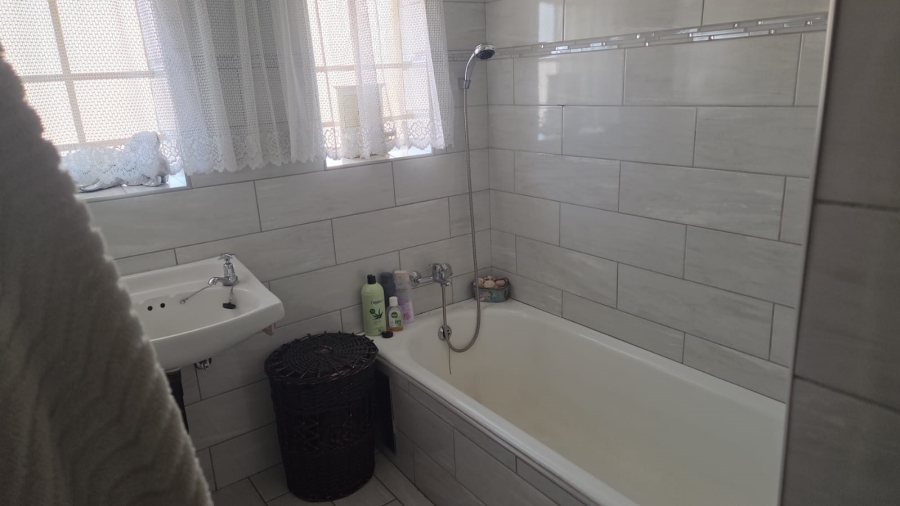 To Let 4 Bedroom Property for Rent in Standerton Mpumalanga