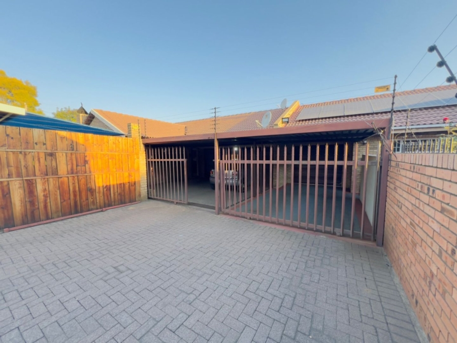 To Let 4 Bedroom Property for Rent in Reyno Ridge Mpumalanga