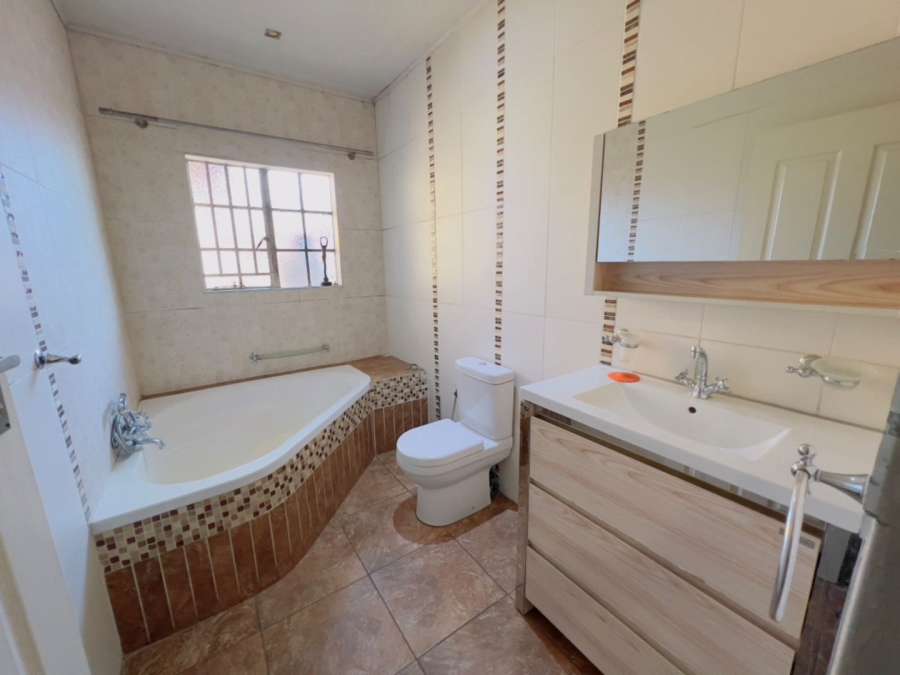 To Let 4 Bedroom Property for Rent in Reyno Ridge Mpumalanga
