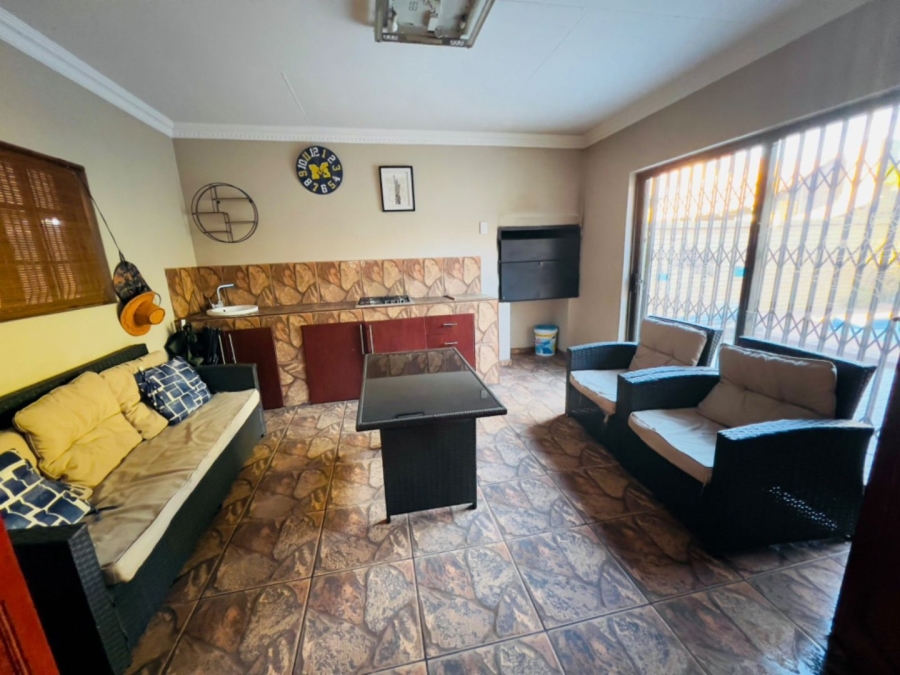 To Let 4 Bedroom Property for Rent in Reyno Ridge Mpumalanga