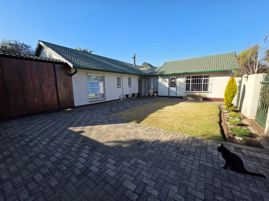 4 Bedroom Property for Sale in Cosmosrand Mpumalanga