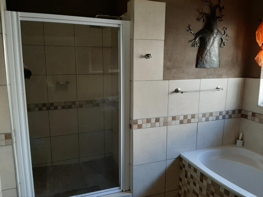 To Let 4 Bedroom Property for Rent in White River Ext 1 Mpumalanga