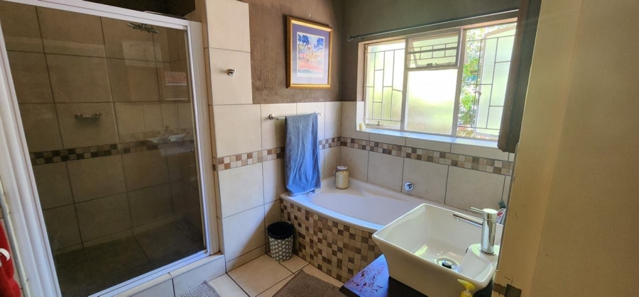 To Let 4 Bedroom Property for Rent in White River Ext 1 Mpumalanga