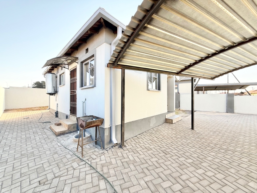 To Let 2 Bedroom Property for Rent in Hlalamandi Mpumalanga