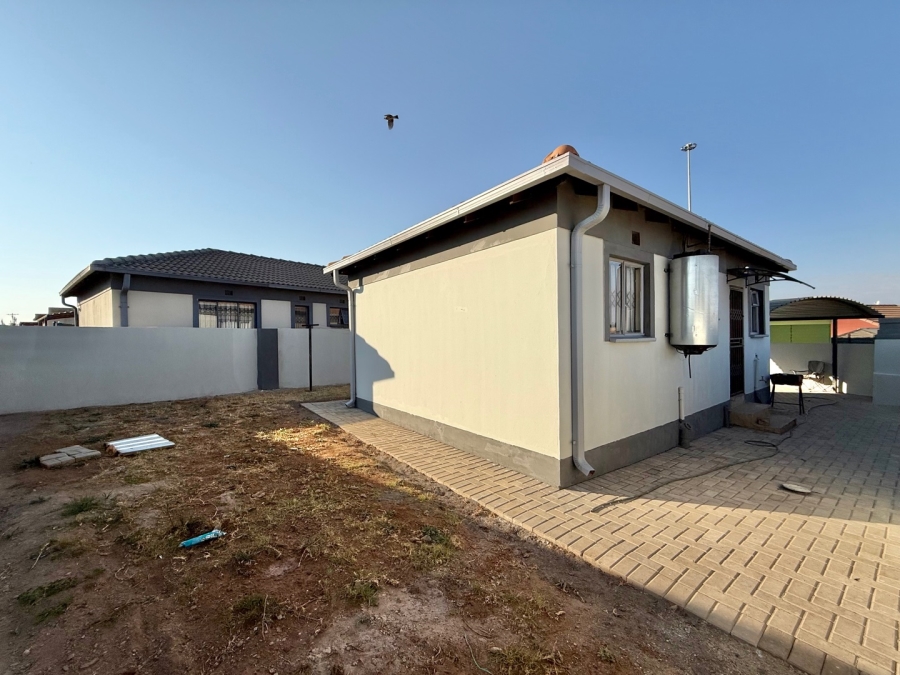 To Let 2 Bedroom Property for Rent in Hlalamandi Mpumalanga
