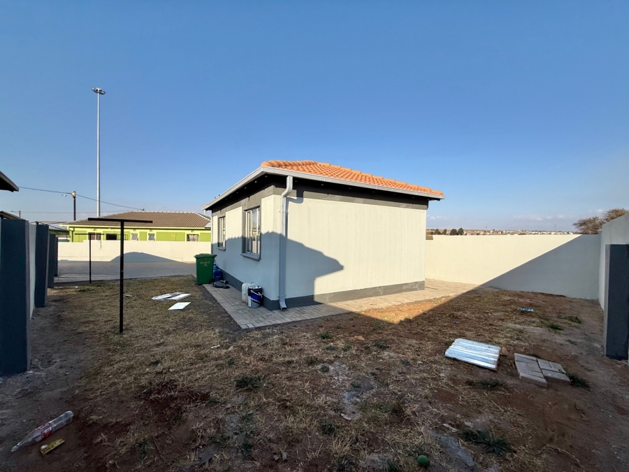 To Let 2 Bedroom Property for Rent in Hlalamandi Mpumalanga