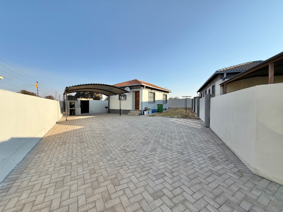 To Let 2 Bedroom Property for Rent in Hlalamandi Mpumalanga