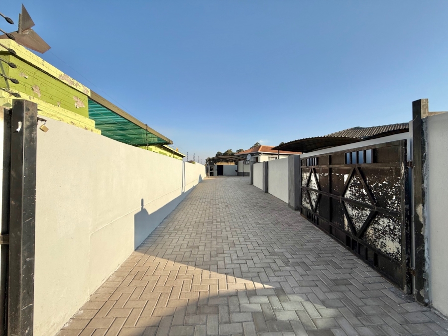 To Let 2 Bedroom Property for Rent in Hlalamandi Mpumalanga