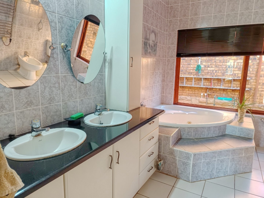 3 Bedroom Property for Sale in White River Country Estate Mpumalanga