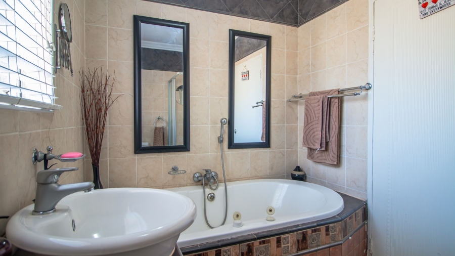 5 Bedroom Property for Sale in Kingsview Ext 1 Mpumalanga