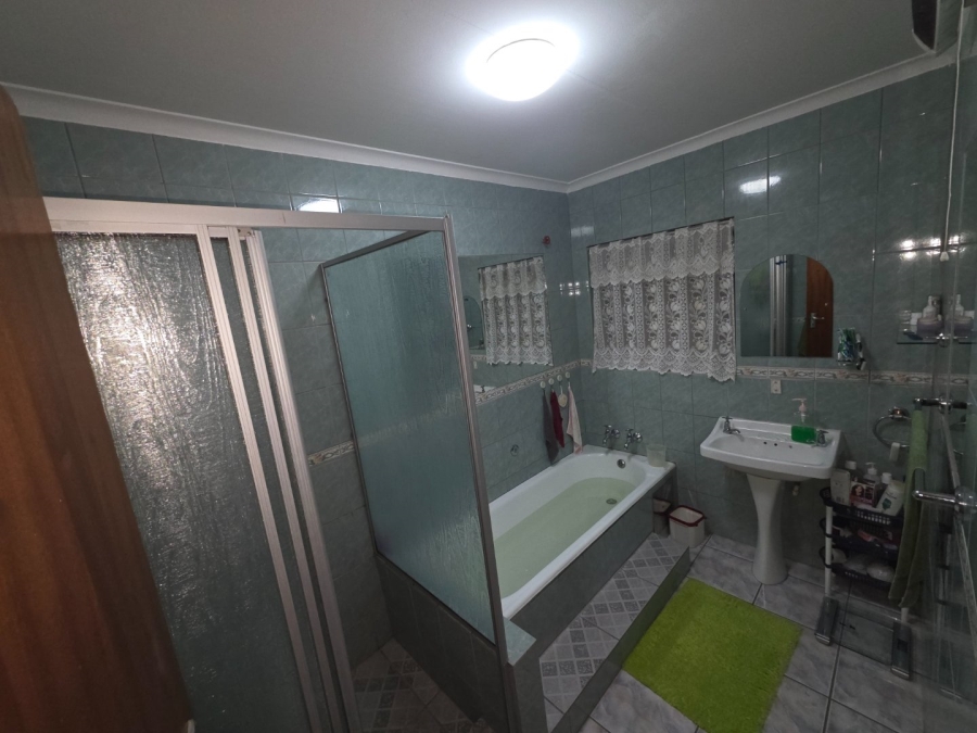4 Bedroom Property for Sale in Kruinpark Mpumalanga