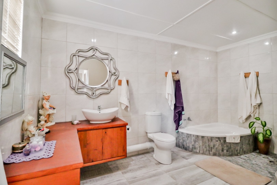 5 Bedroom Property for Sale in White River Ext 3 Mpumalanga