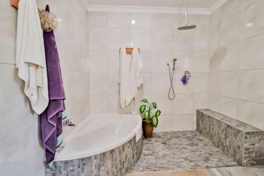 5 Bedroom Property for Sale in White River Ext 3 Mpumalanga