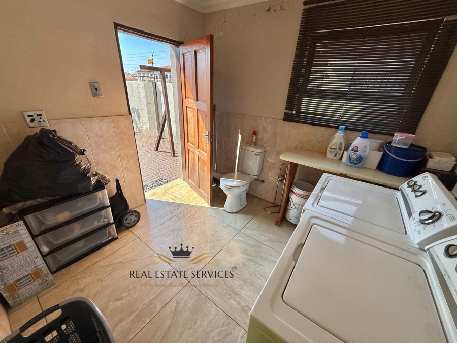 9 Bedroom Property for Sale in Aerorand Mpumalanga