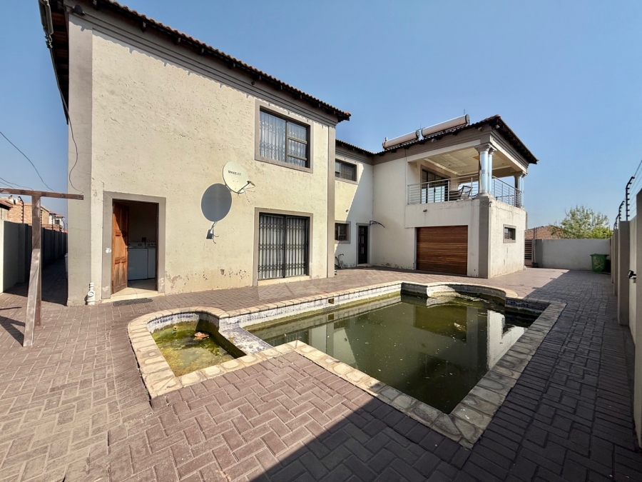 9 Bedroom Property for Sale in Aerorand Mpumalanga