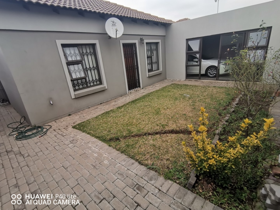 To Let 2 Bedroom Property for Rent in Terra Nova Mpumalanga