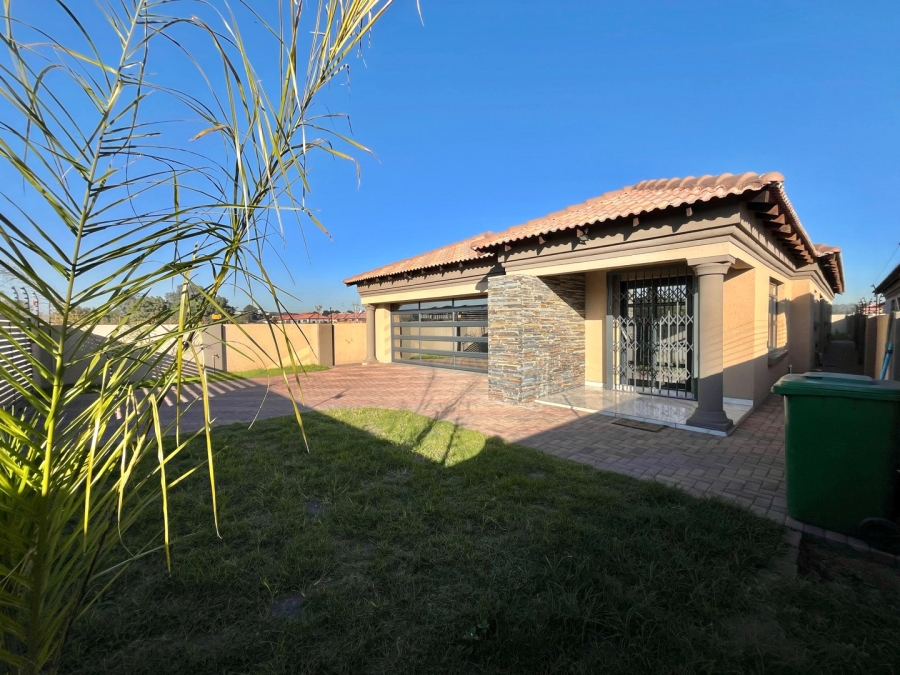 4 Bedroom Property for Sale in Aerorand Mpumalanga