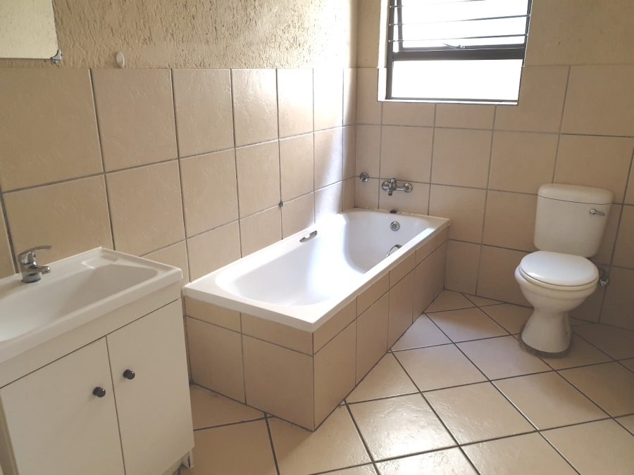 To Let 2 Bedroom Property for Rent in Stonehenge Mpumalanga