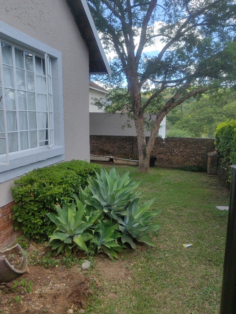 6 Bedroom Property for Sale in Stonehenge Mpumalanga