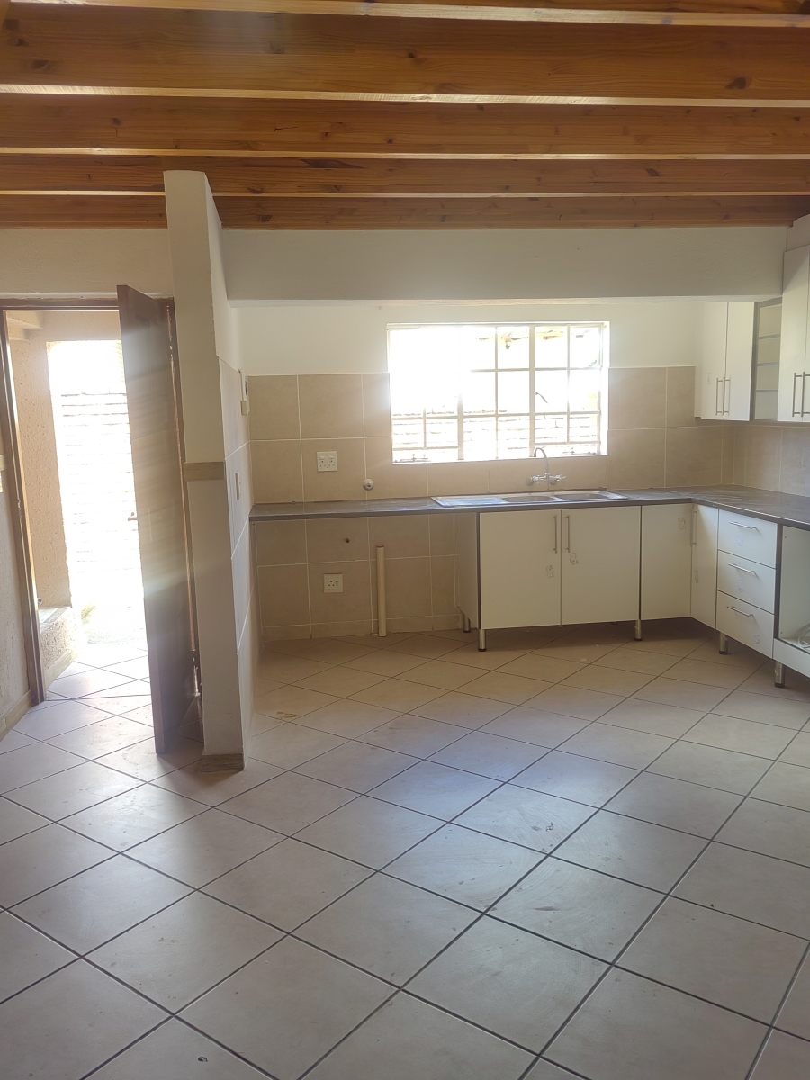 6 Bedroom Property for Sale in Stonehenge Mpumalanga