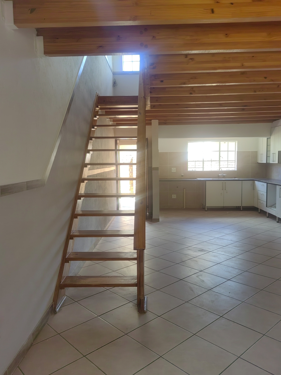 6 Bedroom Property for Sale in Stonehenge Mpumalanga