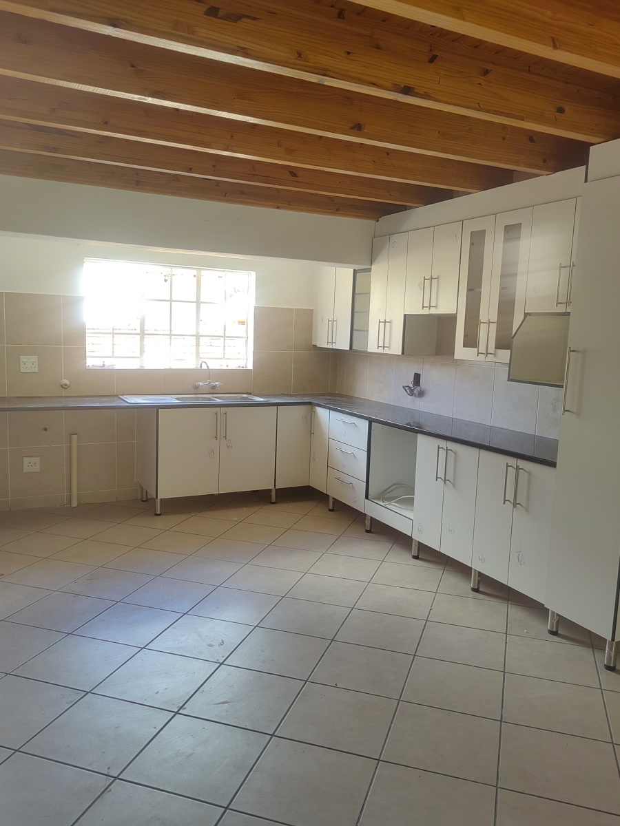 6 Bedroom Property for Sale in Stonehenge Mpumalanga