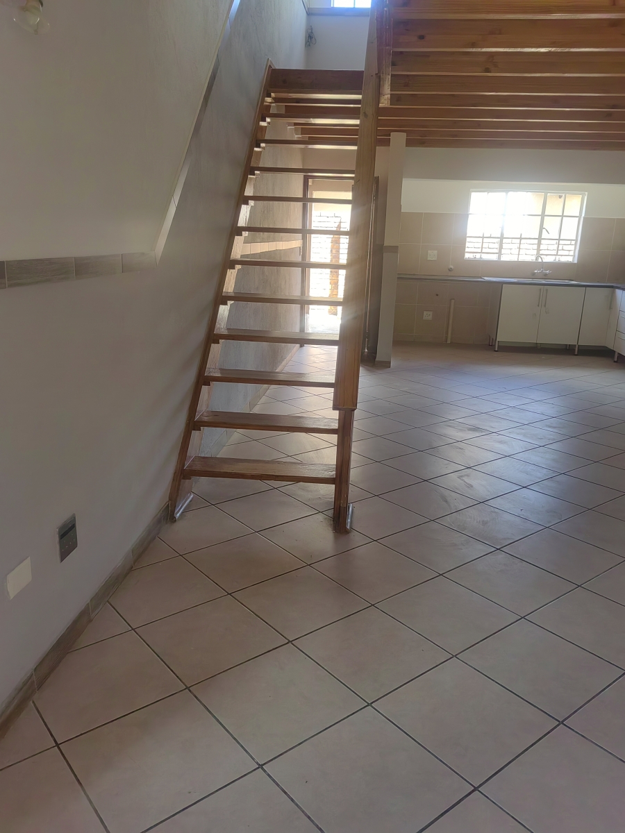 6 Bedroom Property for Sale in Stonehenge Mpumalanga