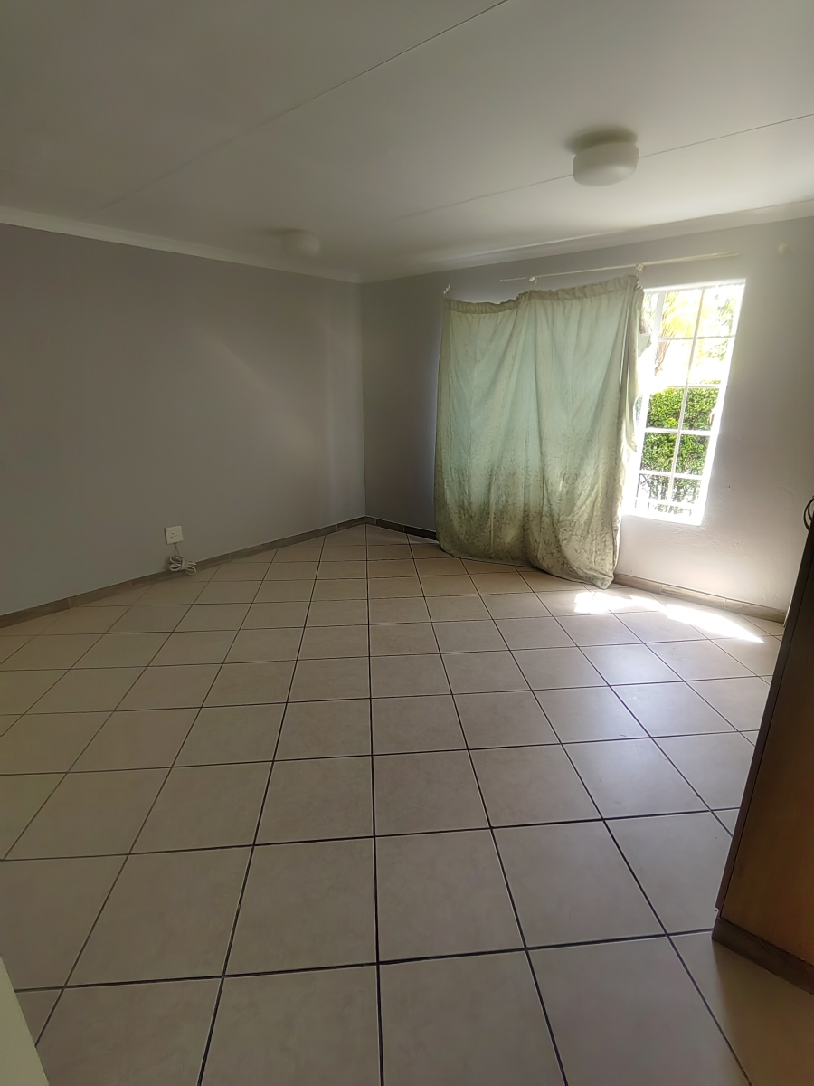 6 Bedroom Property for Sale in Stonehenge Mpumalanga