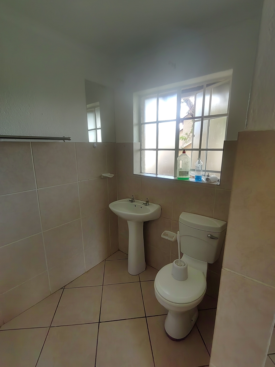 6 Bedroom Property for Sale in Stonehenge Mpumalanga