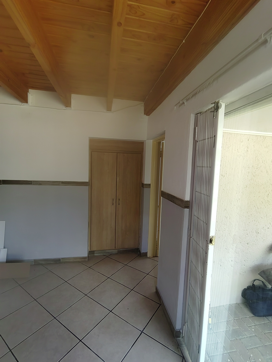 6 Bedroom Property for Sale in Stonehenge Mpumalanga