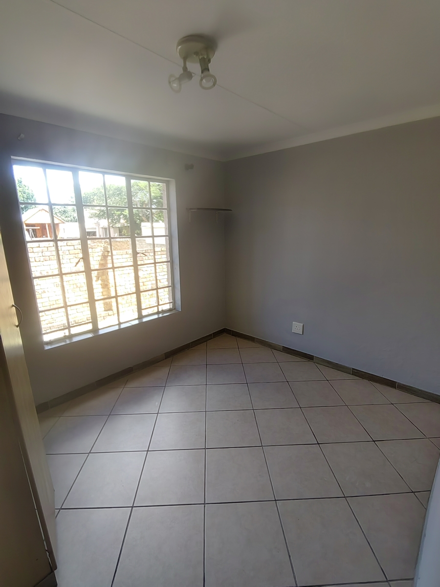 6 Bedroom Property for Sale in Stonehenge Mpumalanga