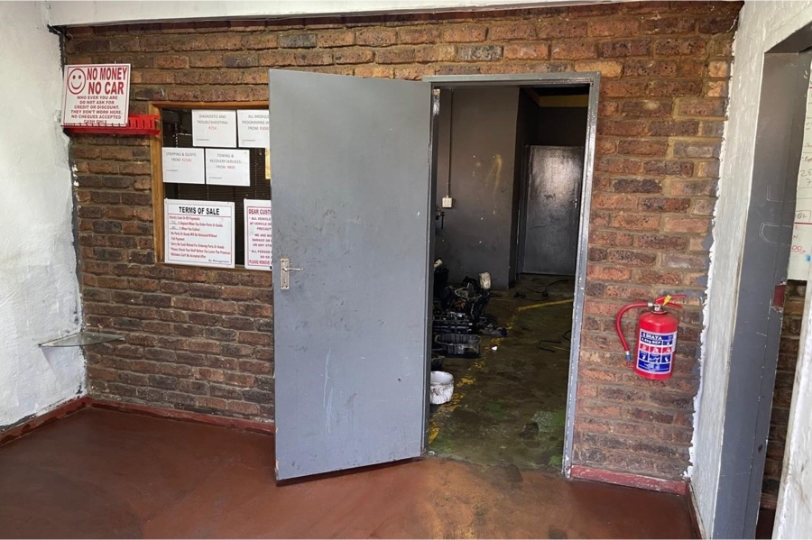 Commercial Property for Sale in Witbank Ext 8 Mpumalanga