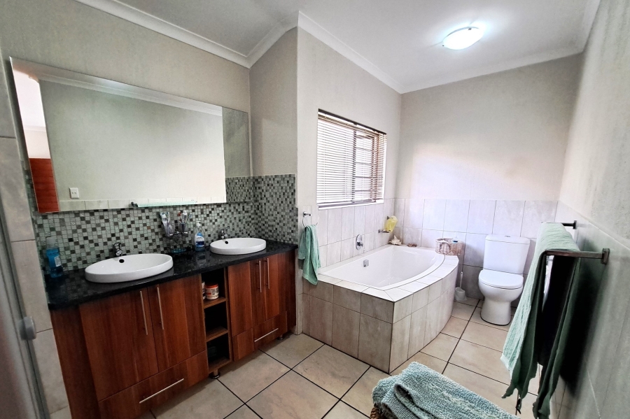 3 Bedroom Property for Sale in Sonheuwel Ext 1 Mpumalanga