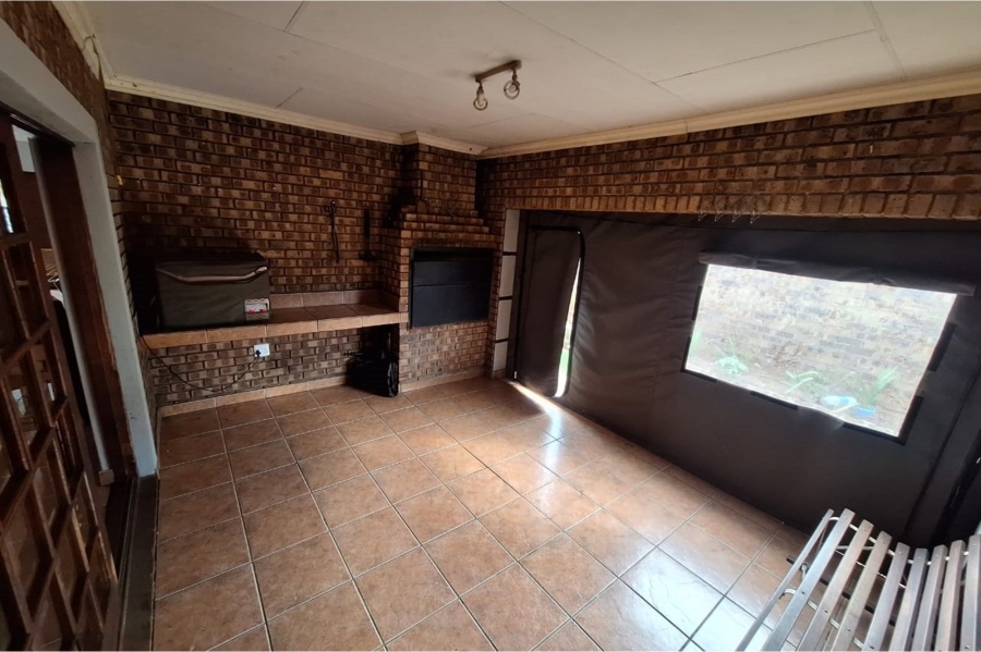 3 Bedroom Property for Sale in Aerorand Mpumalanga