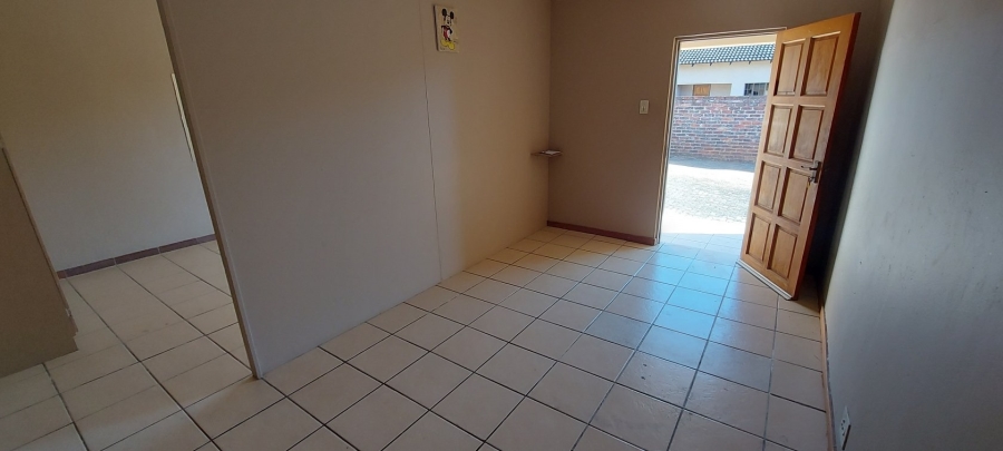 To Let 1 Bedroom Property for Rent in White River Mpumalanga