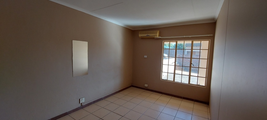 To Let 1 Bedroom Property for Rent in White River Mpumalanga