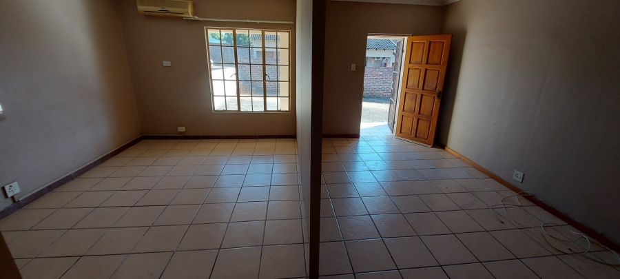 To Let 1 Bedroom Property for Rent in White River Mpumalanga